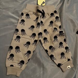 Turtledove London Jellyfish Print Sweatpants. Black & tan organic cotton. Cute p